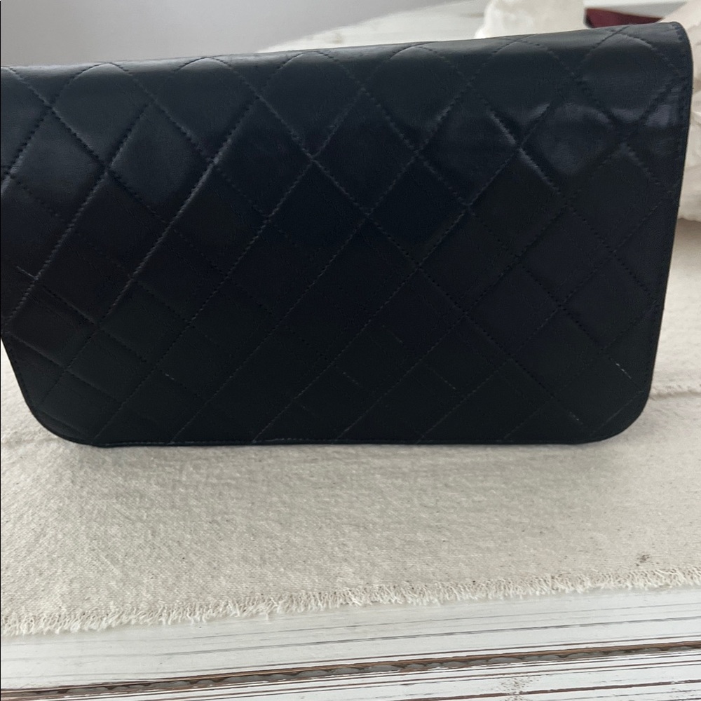 Chanel Black Quilted Crossbody Bag with Gold Chain - Picture 2 of 12